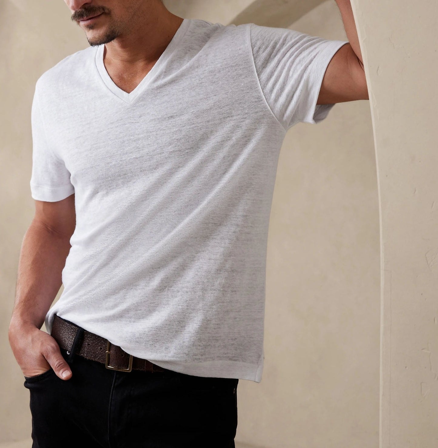 LINEN V-NECK T-SHIRT